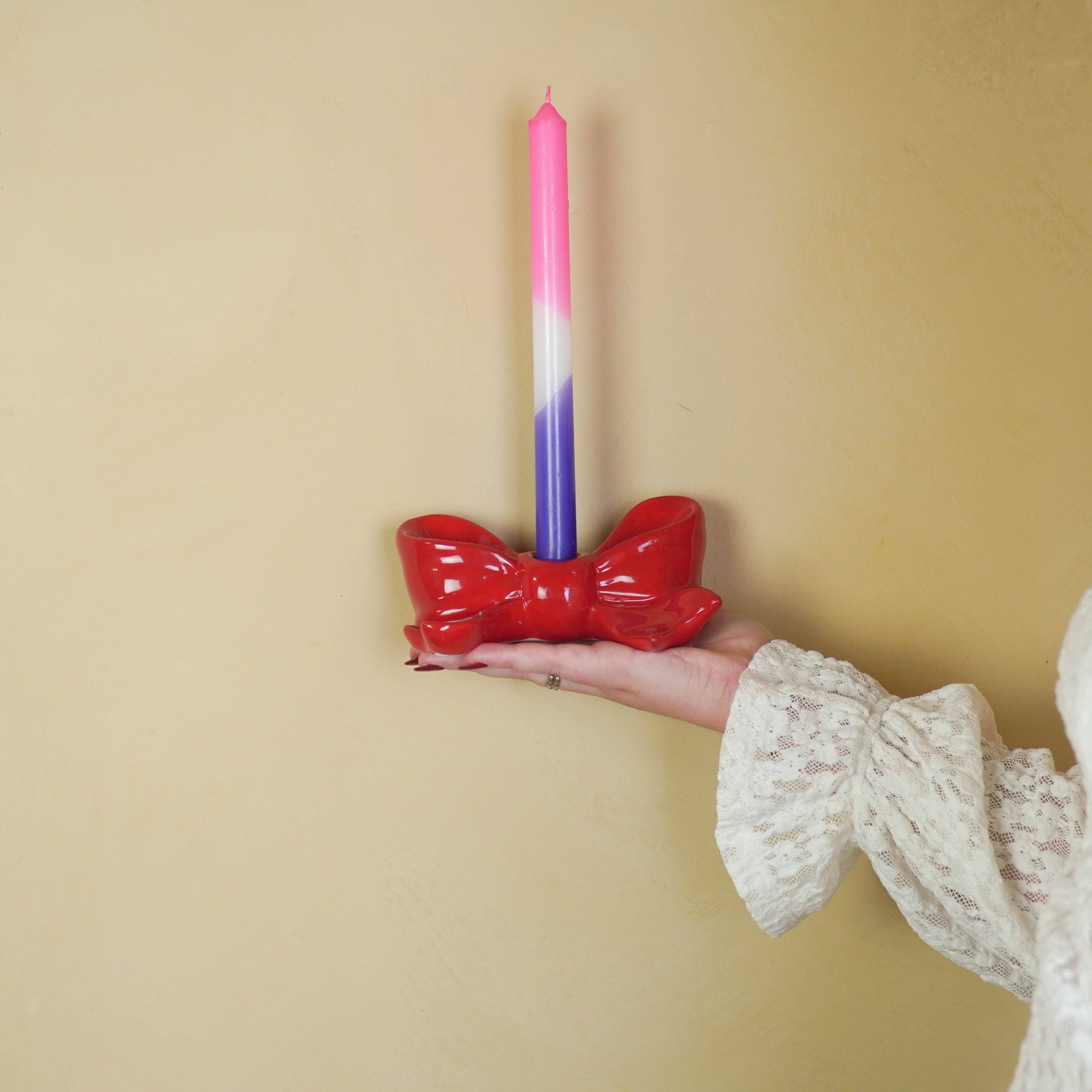 Žvakidė - raudonas kaspinėlis